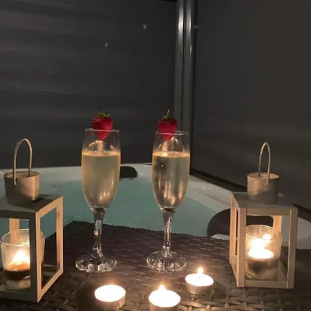 Luxury Hot Tub 5 Star Country Park Huge Veranda Colour Change Hot Tub Private Fishing Free Parking Hotel 3*