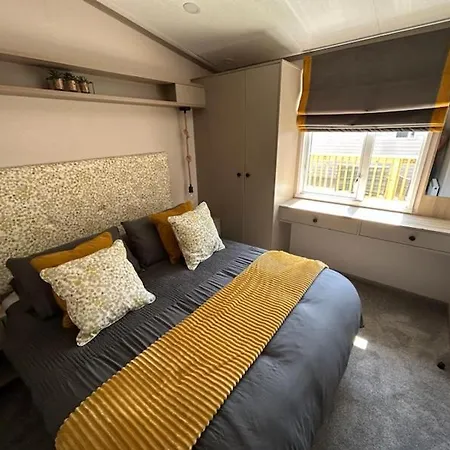 Luxury Hot Tub 5 Star Country Park Huge Veranda Colour Change Hot Tub Private Fishing Free Parking Hotel 3*