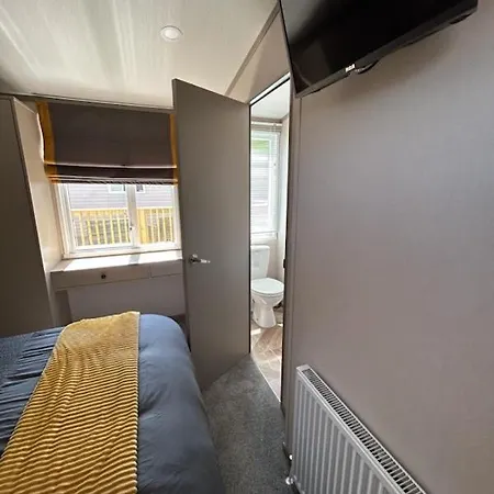 Luxury Hot Tub 5 Star Country Park Huge Veranda Colour Change Hot Tub Private Fishing Free Parking 3*