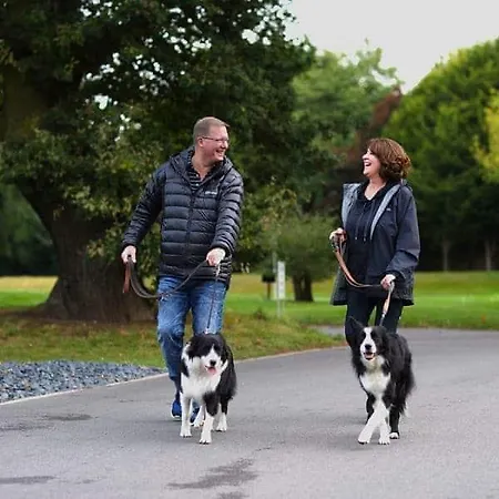 Luxury Hot Tub 5 Star Country Park Huge Veranda Colour Change Hot Tub Private Fishing Free Parking 3* Malton