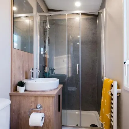 Luxury Hot Tub 5 Star Country Park Huge Veranda Colour Change Hot Tub Private Fishing Free Parking Hotel Malton