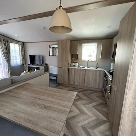 Luxury Hot Tub 5 Star Country Park Huge Veranda Colour Change Hot Tub Private Fishing Free Parking 3*