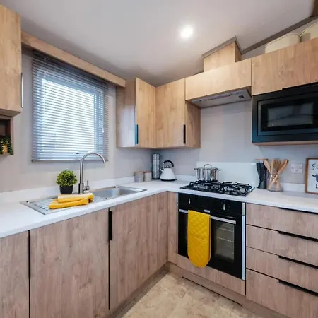 Luxury Hot Tub 5 Star Country Park Huge Veranda Colour Change Hot Tub Private Fishing Free Parking Hotel 3*