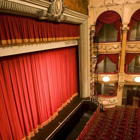 Luxury Hot Tub 5 Star Country Park Huge Veranda Colour Change Hot Tub Private Fishing Free Parking Malton