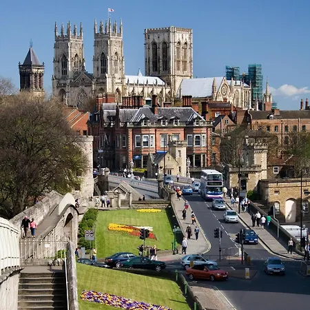 Hotel Luxury Hot Tub 5 Star Country Park Huge Veranda Colour Change Hot Tub Private Fishing Free Parking Malton