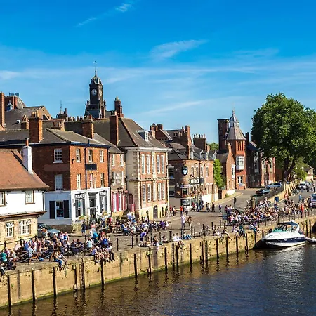 Luxury Hot Tub 5 Star Country Park Huge Veranda Colour Change Hot Tub Private Fishing Free Parking 3*