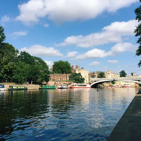 Luxury Hot Tub 5 Star Country Park Huge Veranda Colour Change Hot Tub Private Fishing Free Parking Hotel Malton